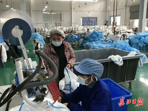 安全生產(chǎn) 提高產(chǎn)能兩不誤,這家企業(yè)日產(chǎn)6000件防護服和10萬件隔離服